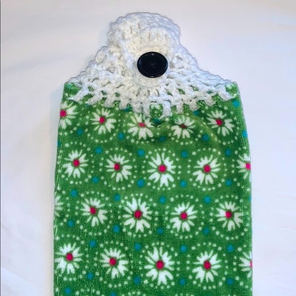 Hand Crafted Pioneer Woman Crochet Top Hanging Kitchen or Bathroom Hand Towel - Picture 2 of 3